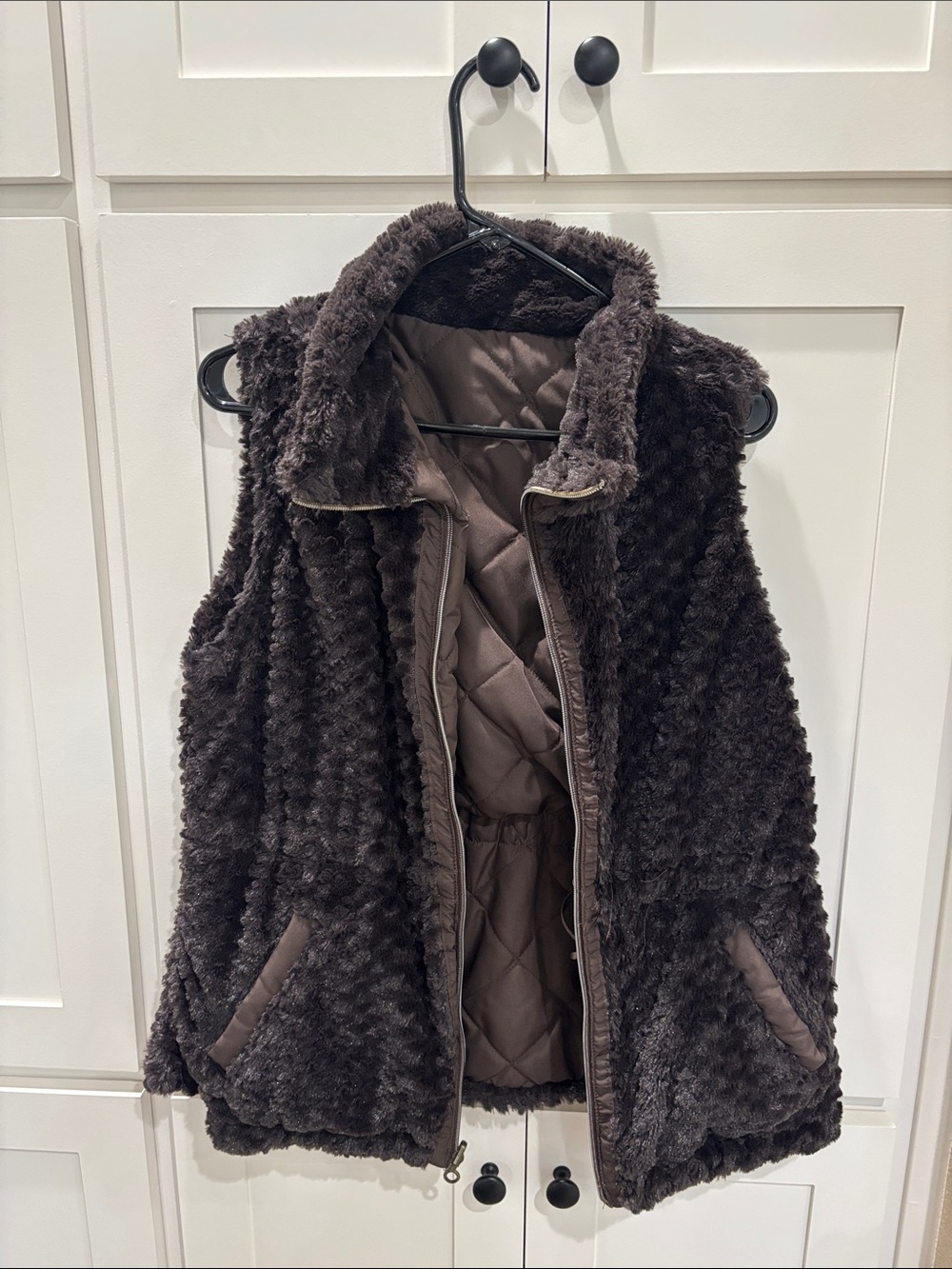 Casual Identity Reversable Quilted Faux-Fur Vest in Dark Brown